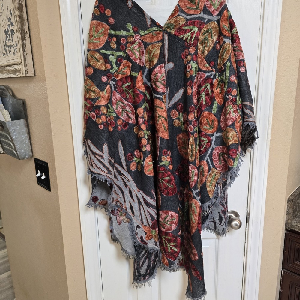ART TO WEAR EMBROIDERED PASHMINA 100% WOOL RUANA SHAWL BY ANU - Picture 4 of 5